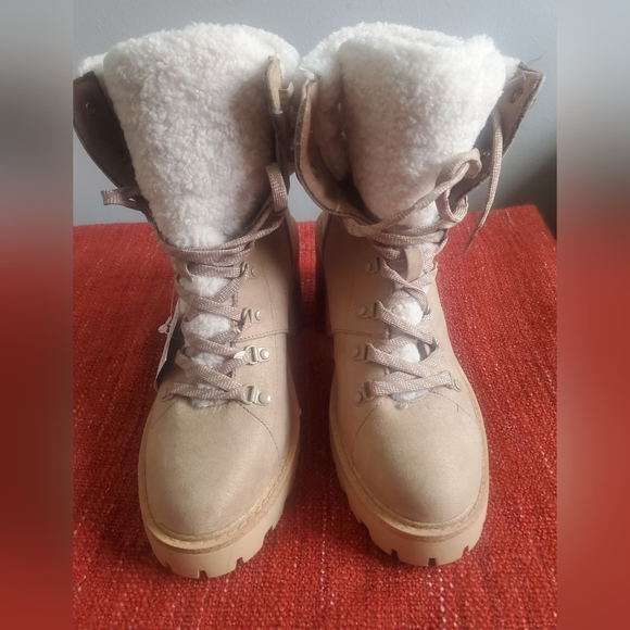 New, with tag Tan Faux Fur Esprit Chunky Lace Up Ankle Boots, Size 9 - Picture 4 of 5